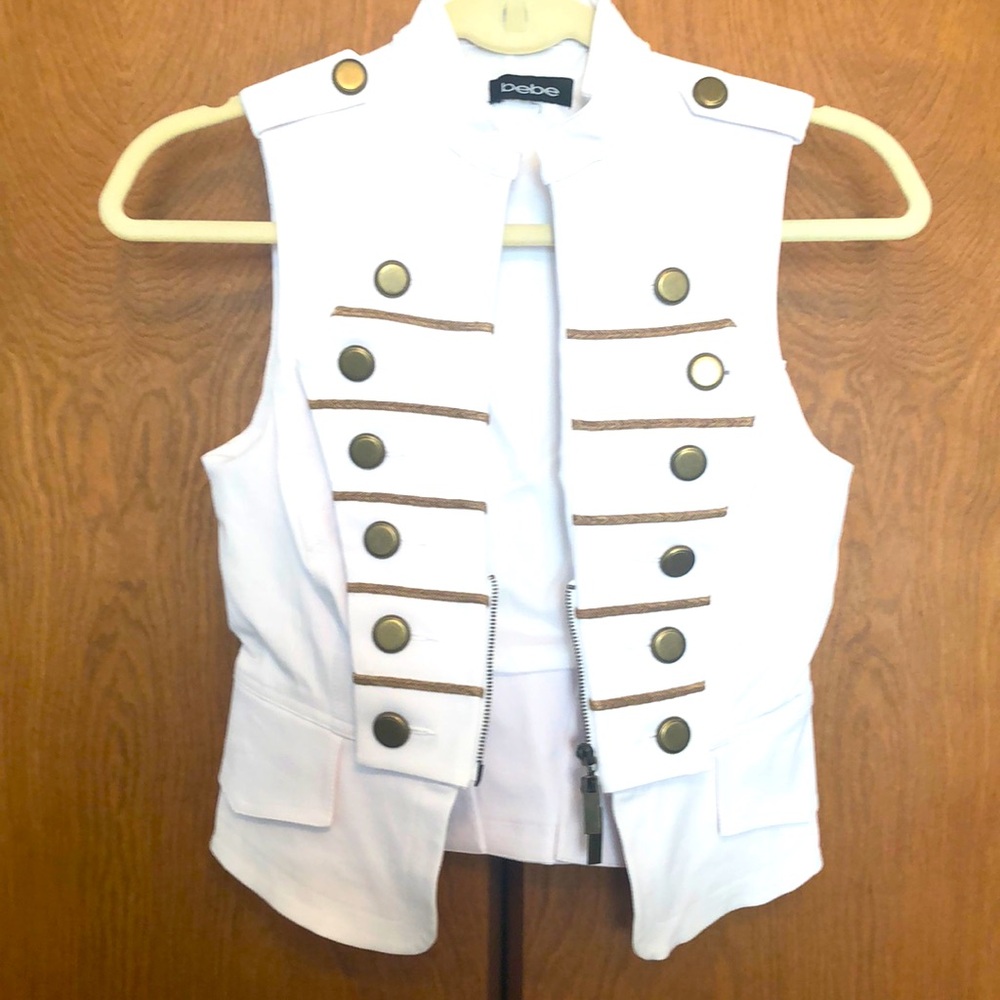Military-style white, Bebe vest with half zip and bronze faux buttons